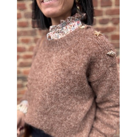 Pull marron femme chic – Détails soleil & coquillages à l’épaule | Taille unique 36-42