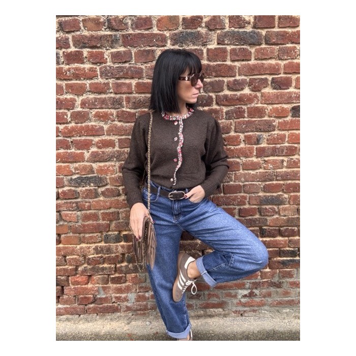 Pull marron femme chic – Détails volantés & boutons fleuris | Taille unique 36-42