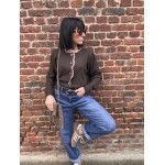Pull marron femme chic – Détails volantés & boutons fleuris | Taille unique 36-42