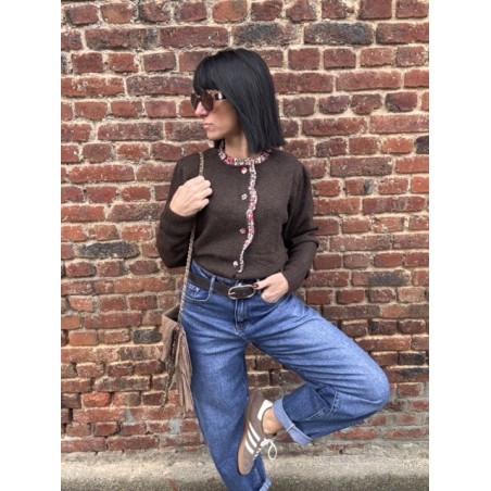 Pull marron femme chic – Détails volantés & boutons fleuris | Taille unique 36-42