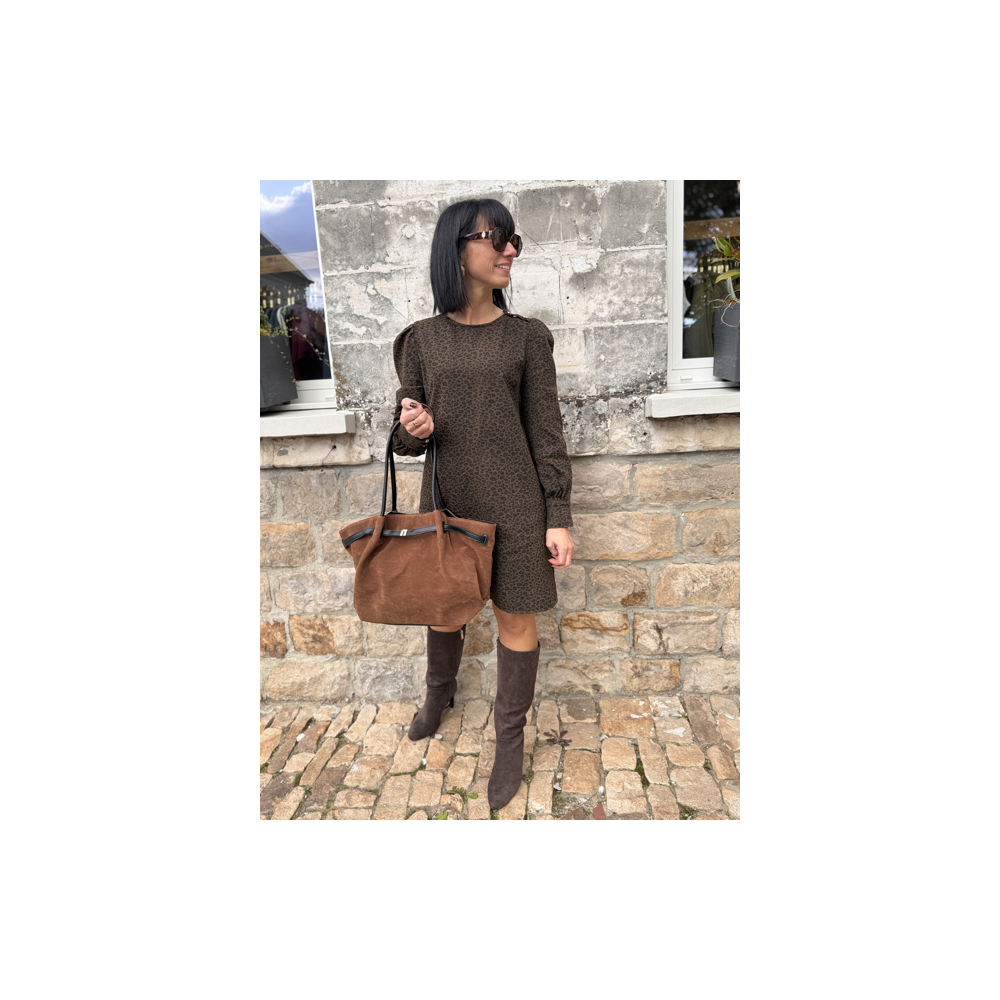 Robe léopard femme coton côtelé – Manches longues, col rond & boutons dorés Robe léopard femme coton côtelé – Manches longues, col rond & boutons dorés