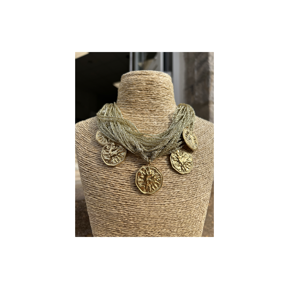 Collier multi-rangs femme – Fils dorés ou noirs & pampilles dorées chic Collier multi-rangs femme – Fils dorés ou noirs & pampilles dorées chic