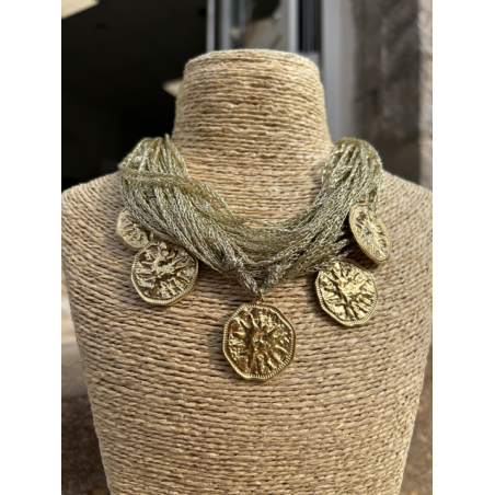 Collier multi-rangs femme – Fils dorés ou noirs & pampilles dorées chic