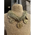 Collier multi-rangs femme – Fils dorés ou noirs & pampilles dorées chic