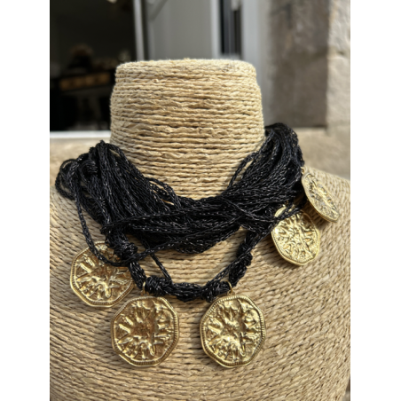 Collier multi-rangs femme – Fils dorés ou noirs & pampilles dorées chic
