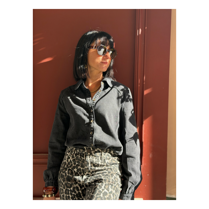 Chemise en Jean Noir Femme – Élégance Décontractée – Collection Allure d’Automne"