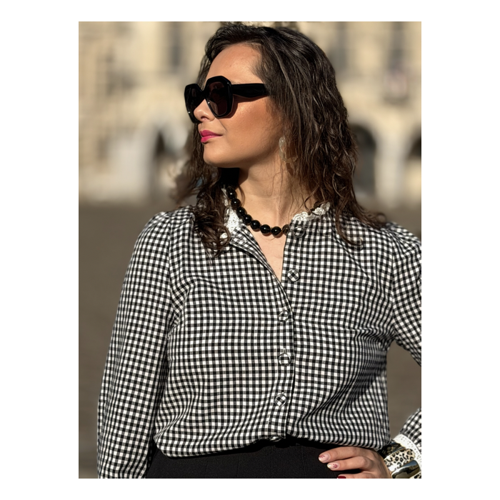 Chemise Vichy Noir & Blanc – Détails Dentelle – Collection Allure d’Automne