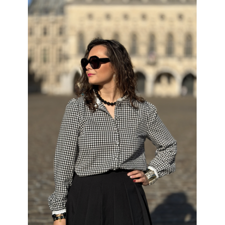 Chemise Vichy Noir & Blanc – Détails Dentelle – Collection Allure d’Automne