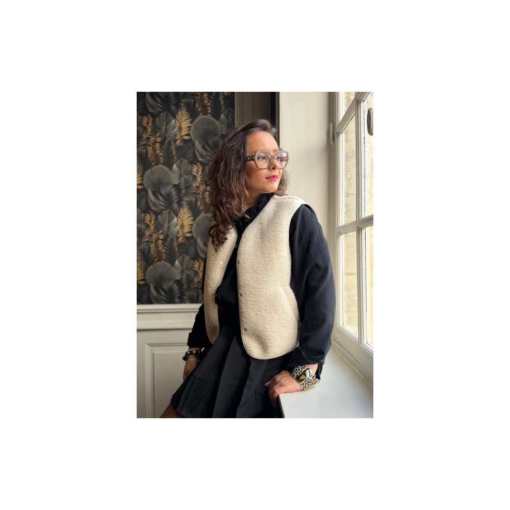 Gilet Sans Manches Moumoute Blanc Femme – Deux Poches – S, M, L – Collection Allure d’Automne Gilet Sans Manches Moumoute Blanc Femme – Deux Poches – S, M, L – Collection Allure d’Automne