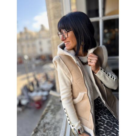 Veste Sans Manches à Capuche Moumoute Femme – Mi-Suédine Mi-Moumoute – SM / ML – Collection Allure d’Automne