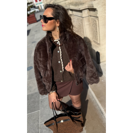 Blouson en fausse fourrure marron – Doux, chic et tendance