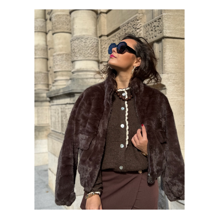 Blouson en fausse fourrure marron – Doux, chic et tendance