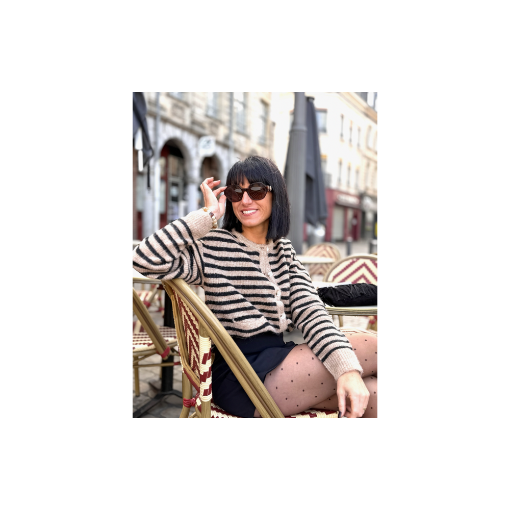 Cardigan taupe marinière noire – Chic et confortable | Melle Jeanne Cardigan taupe marinière noire – Chic et confortable | Melle Jeanne