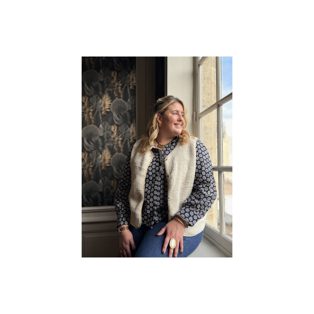 Gilet sans manches en moumoute – écru ou noir | Style Plus L à 4XL Gilet sans manches en moumoute – écru ou noir | Style Plus L à 4XL