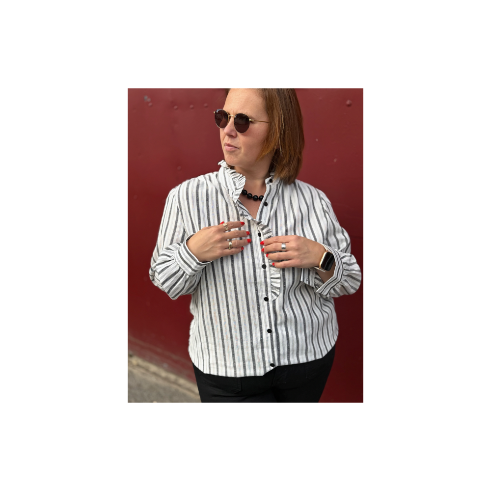 Blouse rayée col volanté – Blanc & noir | Style Plus L à 4XL Blouse rayée col volanté – Blanc & noir | Style Plus L à 4XL