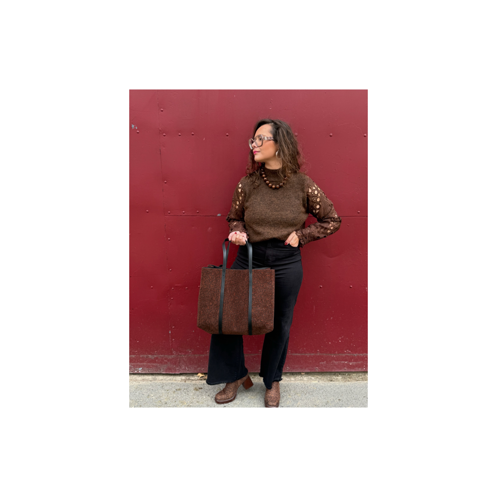 Jean noir taille haute évasé – Chic et tendance | Melle jeanne Jean noir taille haute évasé – Chic et tendance | Melle jeanne