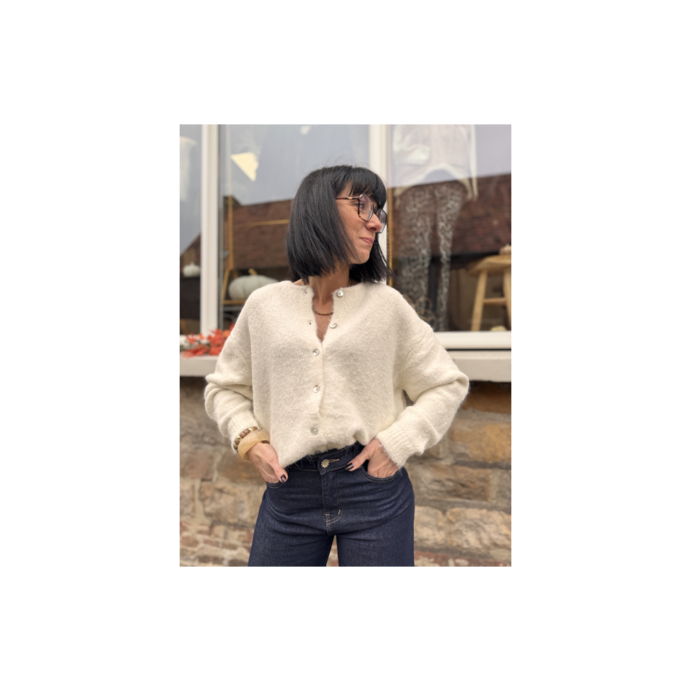 Cardigan blanc en maille douce | Taille unique 36 à 42 Cardigan blanc en maille douce | Taille unique 36 à 42