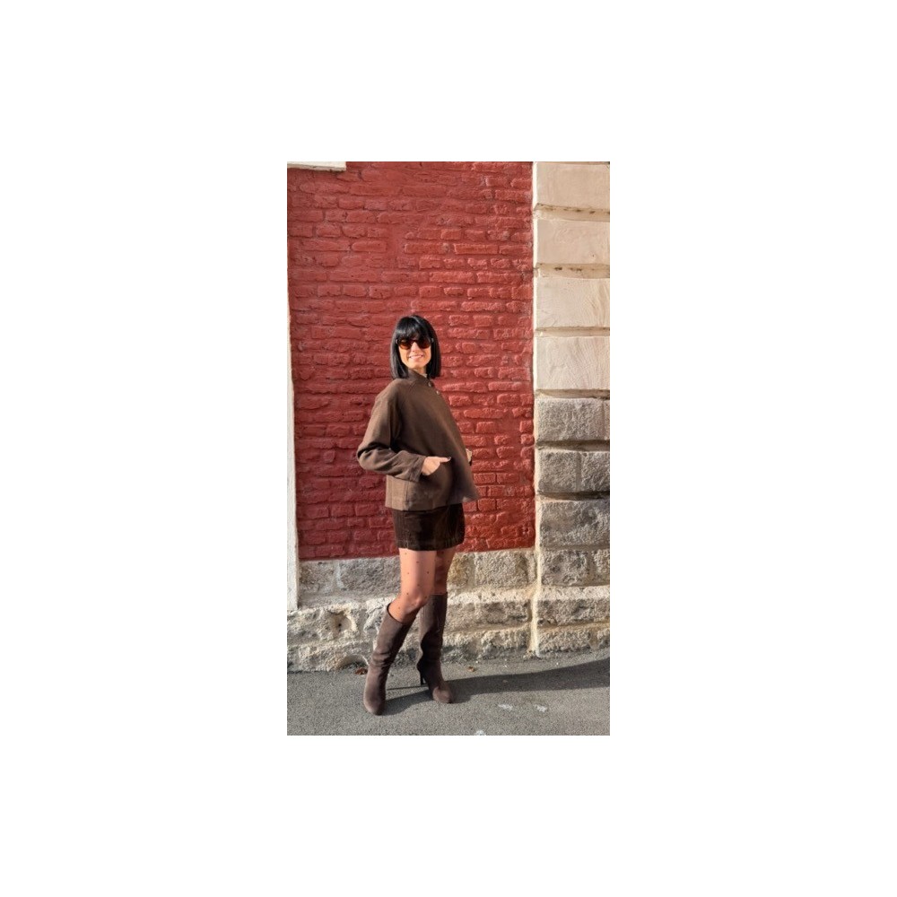 Manteau Marron Court Femme – Col Montant & Boutons Pression