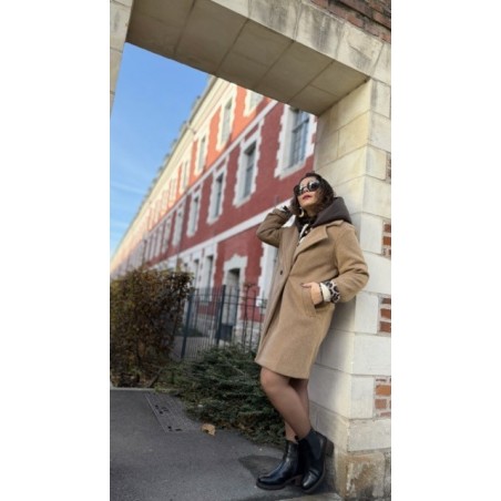 Manteau Femme Beige ou Camel – Revers Léopard & Capuche Doudoune Amovible – Taille Unique 36 à 42 – Collection Sweet November