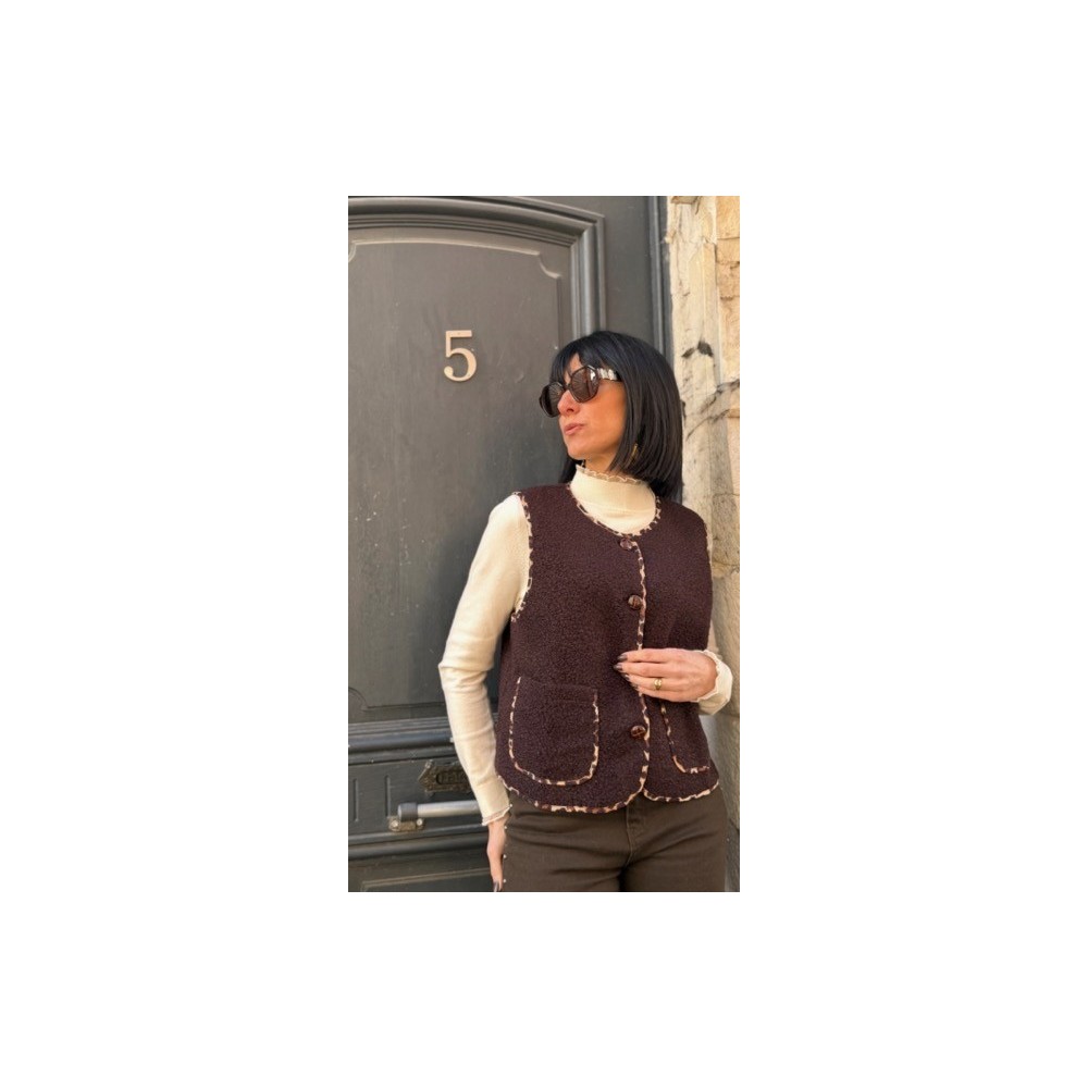 Gilet Sans Manches Moumoute Marron – Bordure Léopard & Poches Plaquées – Tailles S/M ou M/L | Sweet November
