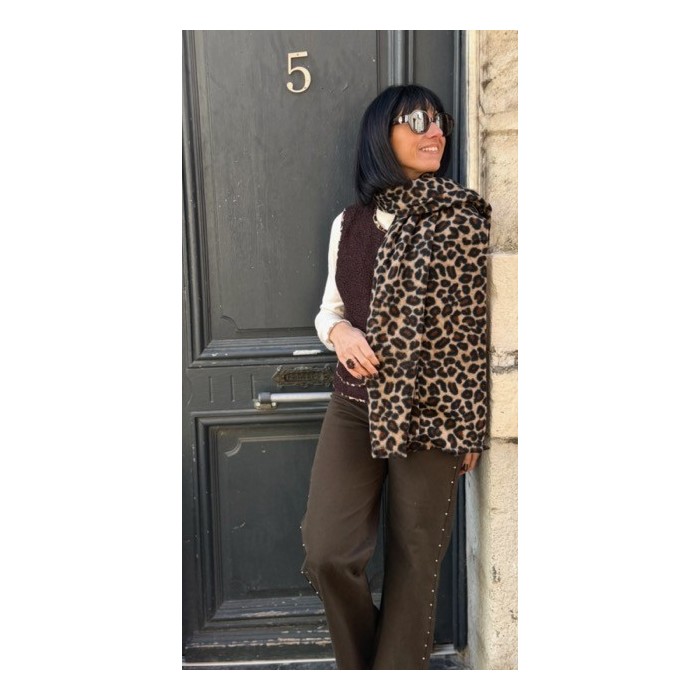 Écharpe Longue Léopard Femme – Accessoire Doux et Tendance – Collection Sweet November