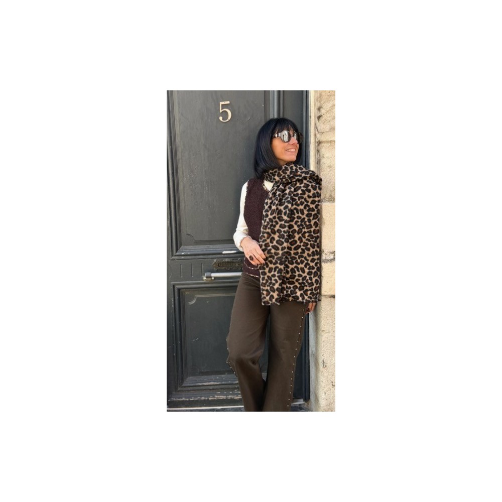 Écharpe Longue Léopard Femme – Accessoire Doux et Tendance – Collection Sweet November