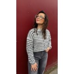 Le gilet marinière Sweet November est une pièce incontournable pour un look casual chic. Sa maille douce et légère offre confort