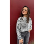 Le gilet marinière Sweet November est une pièce incontournable pour un look casual chic. Sa maille douce et légère offre confort