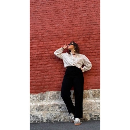 Le jean noir velours côtelé Sweet November est parfait pour conjuguer style et confort durant la saison froide. Sa matière velou