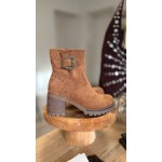 Bottines camel en daim – semelle contrastante | Melle Jeanne