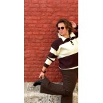 Le pull polo écru et marron – Cosy Édition STYLE PLUS est la pièce parfaite pour affronter la saison avec style et douceur. Sa m