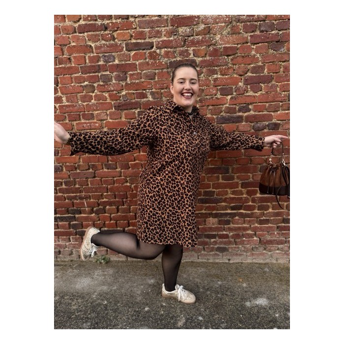 Robe courte en velours léopard - Chic et audacieuse