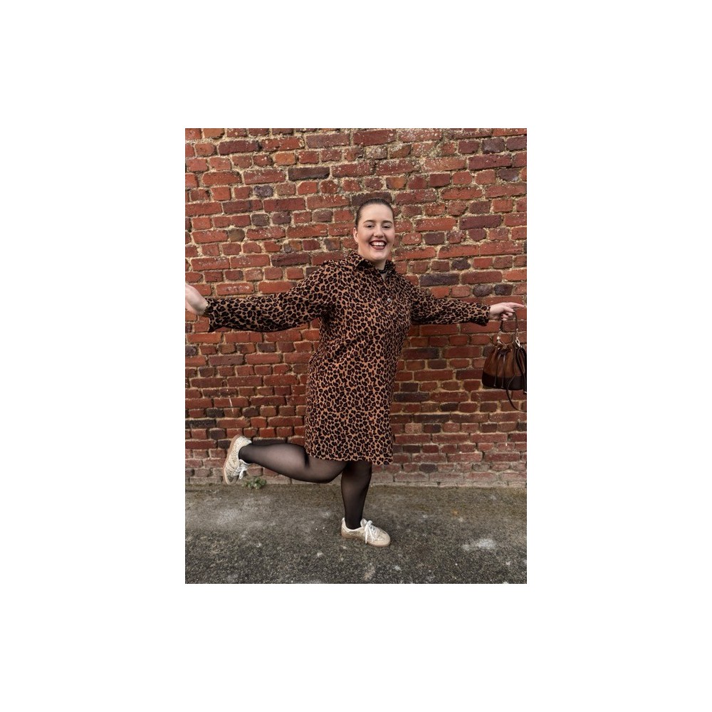 Robe courte en velours léopard - Chic et audacieuse