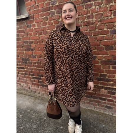 Robe courte en velours léopard - Chic et audacieuse