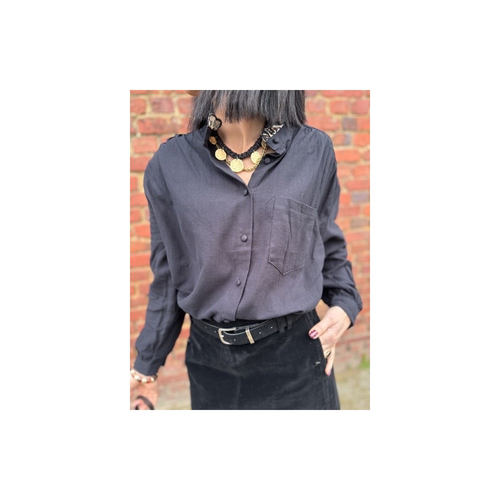 Chemise Noire Fluide Col Volanté Léopard – S/M ou M/L