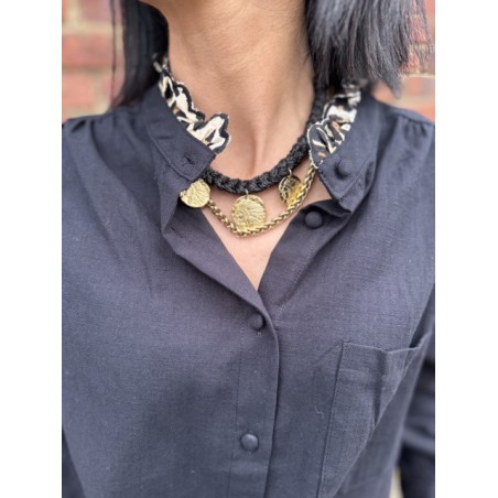 Chemise Noire Fluide Col Volanté Léopard – S/M ou M/L