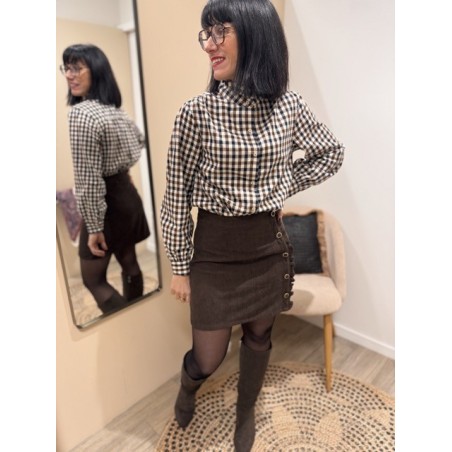 Jupe courte en velours côtelé avec volants et boutons - Style chic et féminin