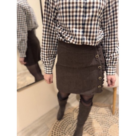 Jupe courte en velours côtelé avec volants et boutons - Style chic et féminin