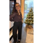 Chemise Fluide Bordeaux à Pois Noirs – Col V & Manches Transparentes – Style Plus