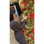 La robe marron effet cache-cœur est la pièce idéale pour allier confort, élégance et allure quotidienne. Son col V croisé met dé