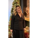 Cette robe Style Plus combine sophistication et confort grâce à son haut façon veste de tailleur et son bas fluide plissé. Le ha