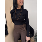 Pull Côtelé Noir ou Blanc – Boutons Dorés aux Manches | Chic Intemporel