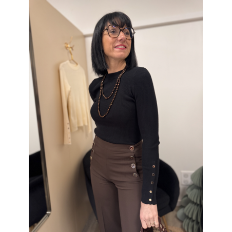 Pull Côtelé Noir ou Blanc – Boutons Dorés aux Manches | Chic Intemporel