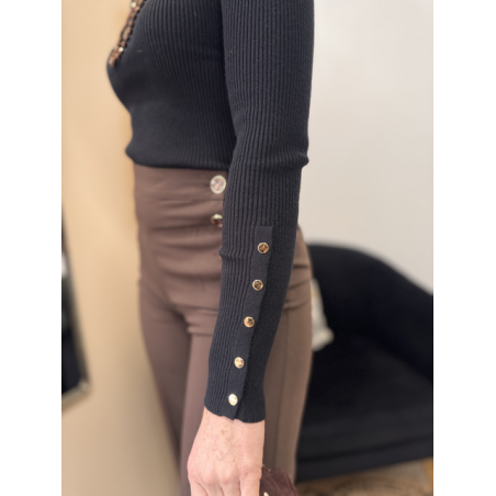 Pull Côtelé Noir ou Blanc – Boutons Dorés aux Manches | Chic Intemporel