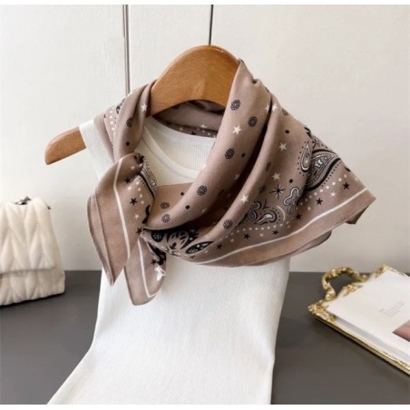 Foulard en viscose motifs bandana – Noir, Blanc ou Beige | Boutique Melle Jeanne