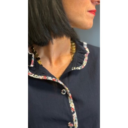 Chemise écru ou bleu marine col volanté fleuri – Chapitre Bleu