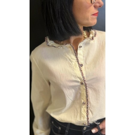 Chemise écru ou bleu marine col volanté fleuri – Chapitre Bleu