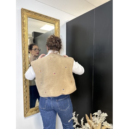 Gilet moumoute sans manches brodé écru ou beige | Melle Jeanne