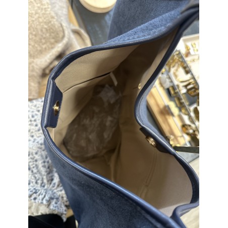 Sac en daim forme seau avec bandoulière – Sac femme chic & tendance