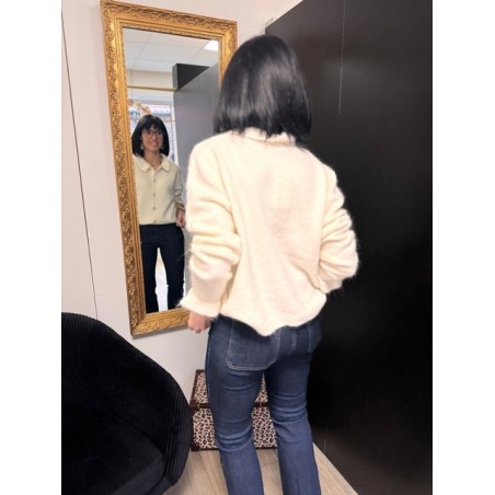 Gilet blanc avec volants aux manches et petit col | Élégance féminine